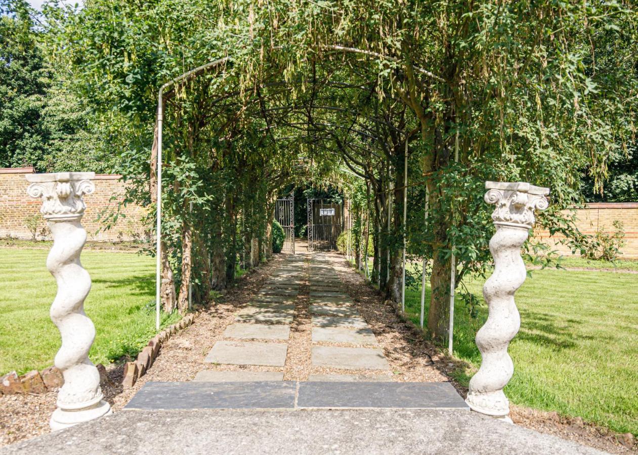 Rowhill Grange Hotel & Utopia Spa Dartford Bagian luar foto